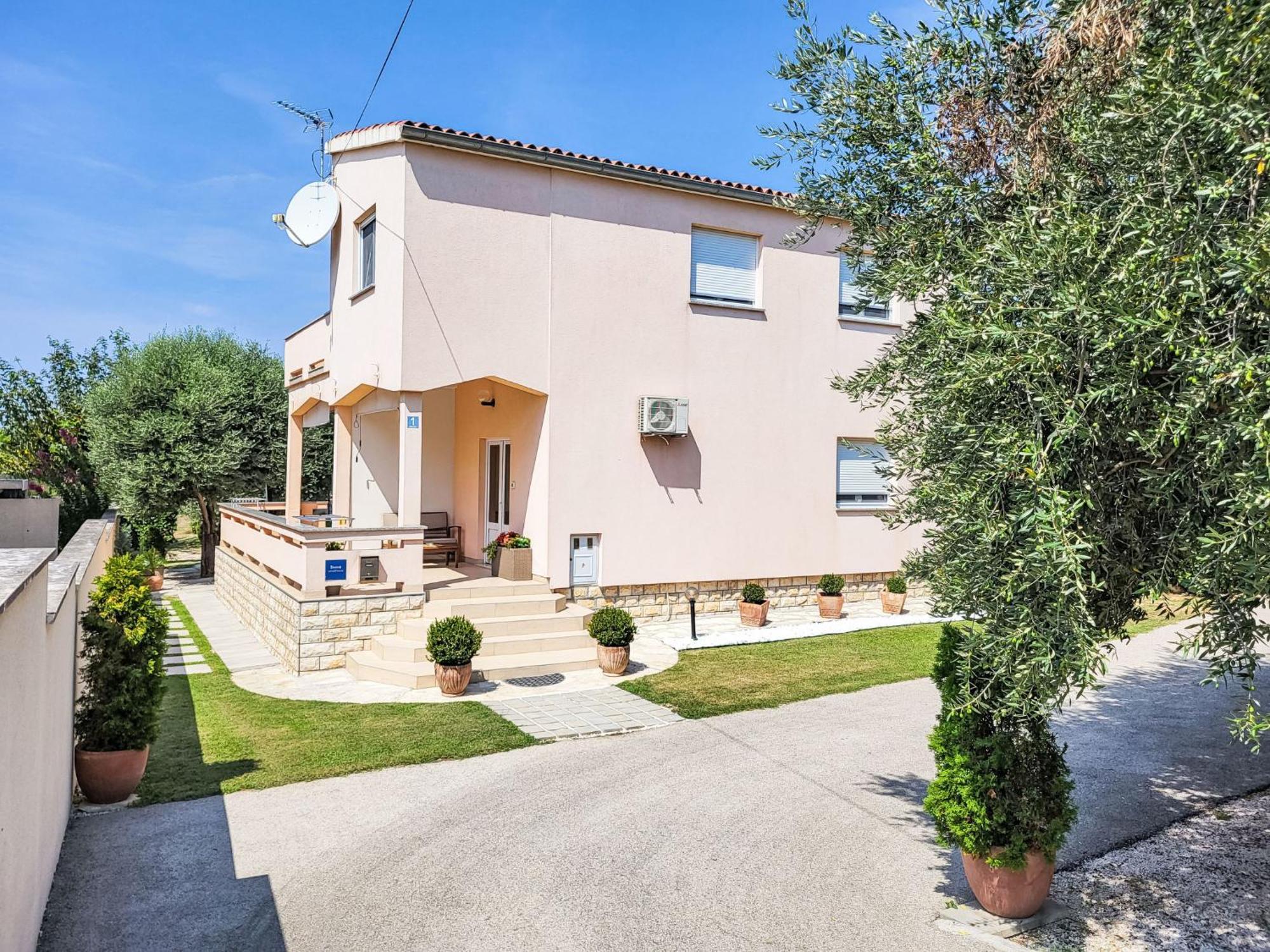 Holiday Home Ive By Interhome بيتريتْشاني المظهر الخارجي الصورة
